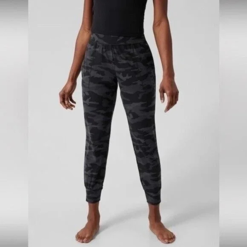 ATHLETA Camo salutation, black Camo jogger